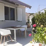 Modern By Constantinos