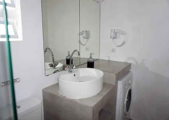 Modern Apartment By Constantinos *