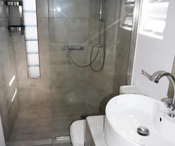 Modern Apartment By Constantinos