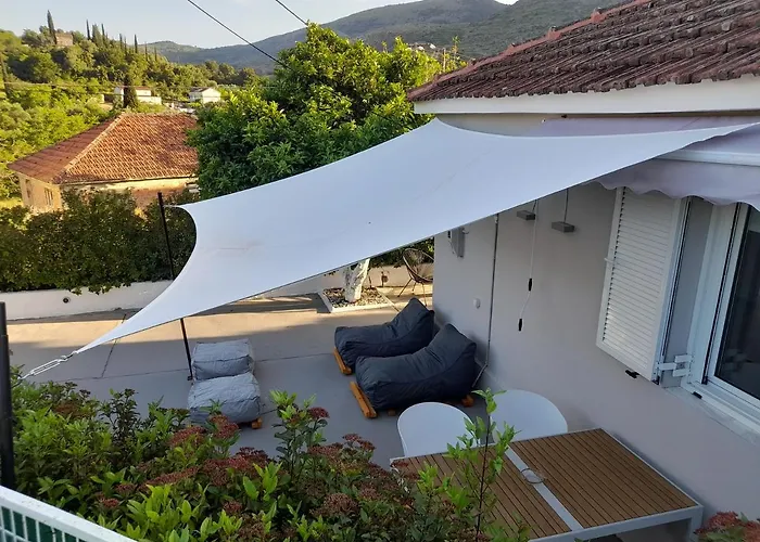 Modern Apartment By Constantinos *