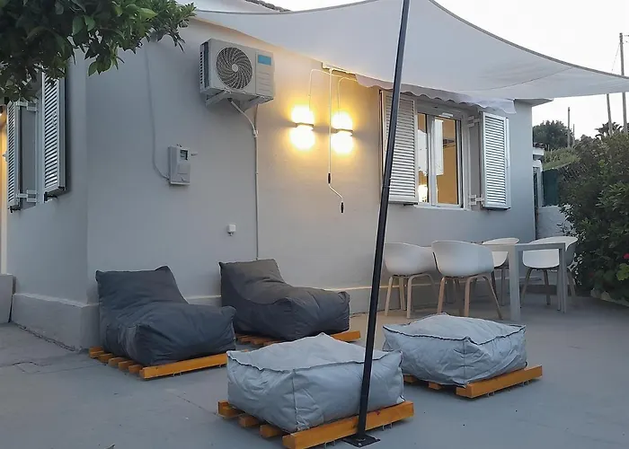 Modern Apartment By Constantinos 컨트리하우스