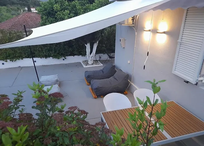 Modern Apartment By Constantinos 컨트리하우스 *