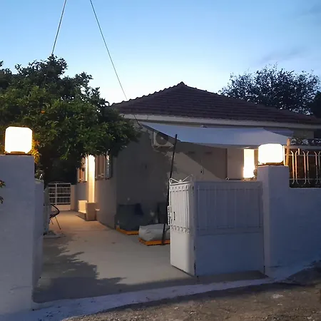 Modern By Constantinos Landhaus