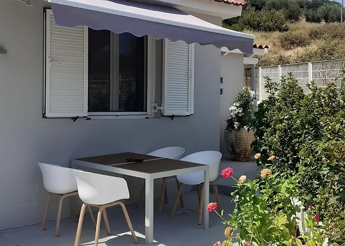 Modern Apartment By Constantinos *